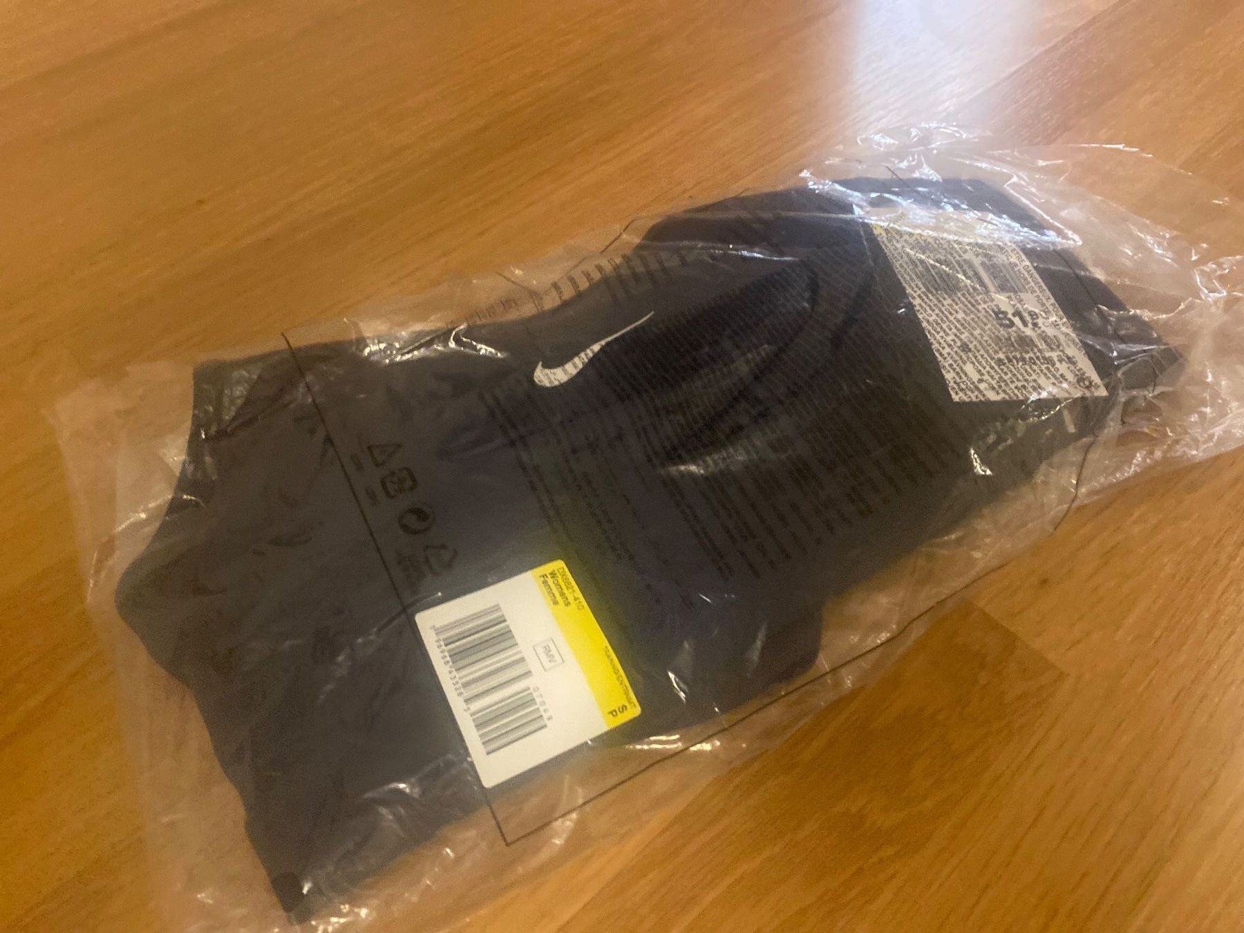Nike Tops: Nike Sport BH – Neuf avec emballage d'origine à Hinterkappelen par Galakas 1