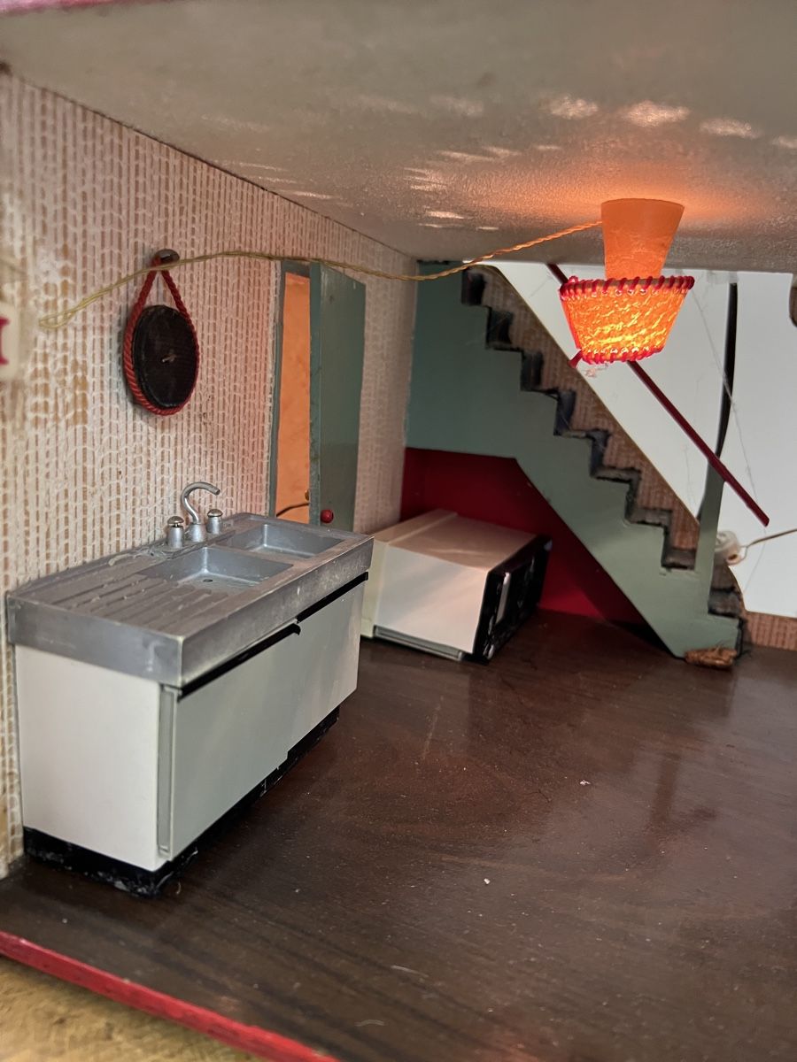 Case e mobili per bambole: Retro Puppenhaus mit Beleuchtung, Transformator, Top! – Usato da Winterthur venduto da schenker02 4