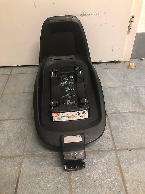 Seggiolini per auto: Maxi Cosi Two Way Pearl mit Station – Usato da Gossau SG venduto da Stefane9119 4
