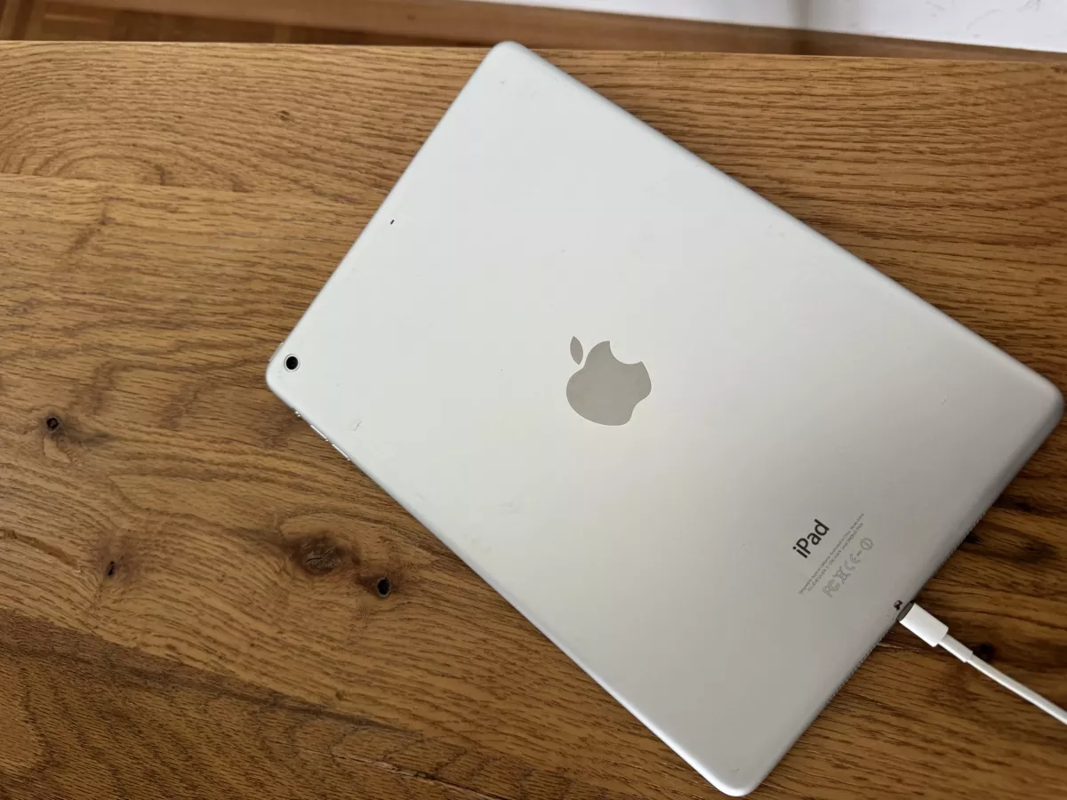Apple Tablet PC: iPad Air 1. Generation, A1474 – Usato da Zug venduto da seaside_ 1