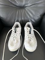Asics Hallenschuhe Grösse 42.5 neu (3x getragen)
