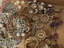 Lot de bijoux vintage - Bagues, Colliers, ….