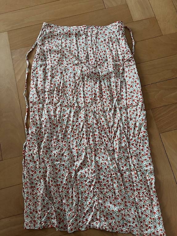 Gonne: Samtrock von ese O ese, Gr. S, mit Blumendesign – Usato da Bern venduto da saeruhb 1