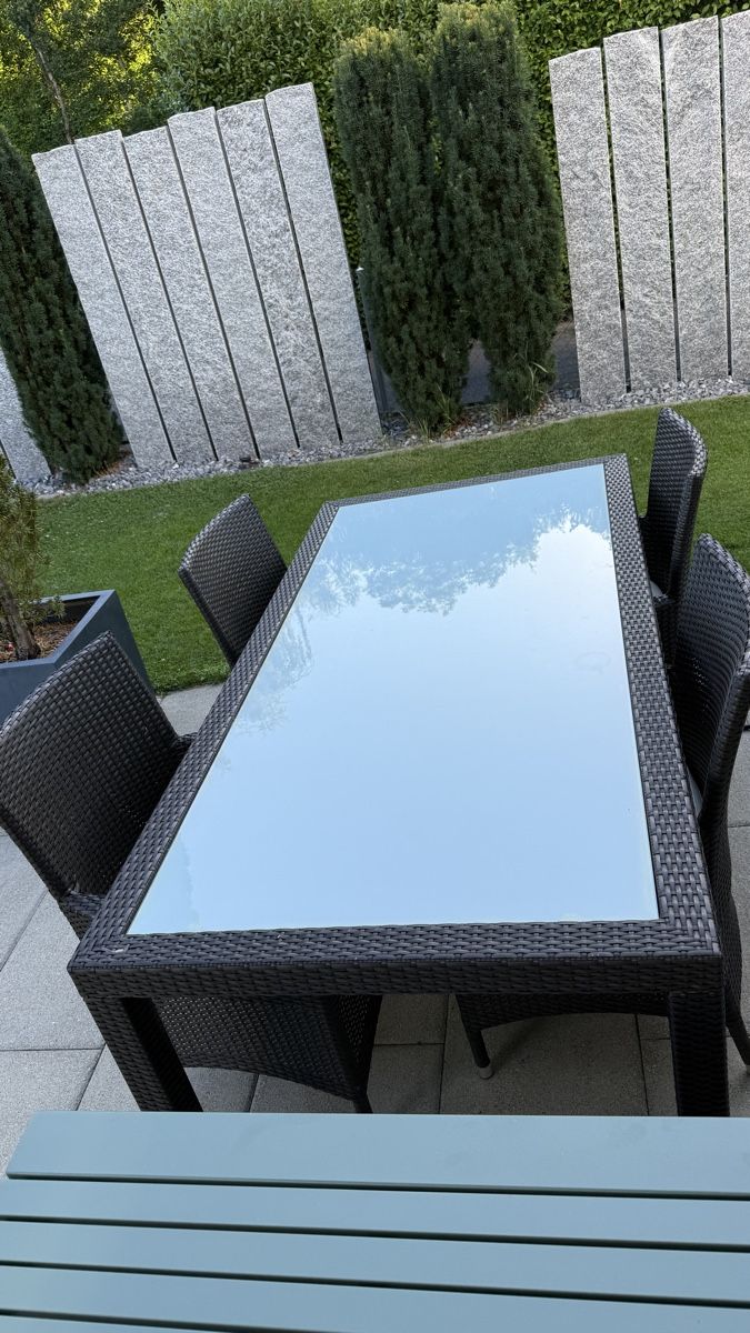 Tavoli: Schöner Gartentisch mit 4 Stühlen, Polyrattan & Glasplatte  – Usato da Volketswil venduto da tom_n222 1