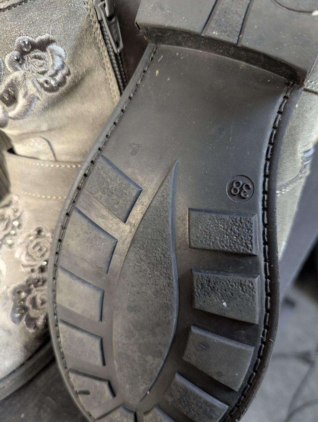 Scarpe da donna: Stiefelette kaki bestickt 38 – Usato da Bettlach venduto da Costmiri 4