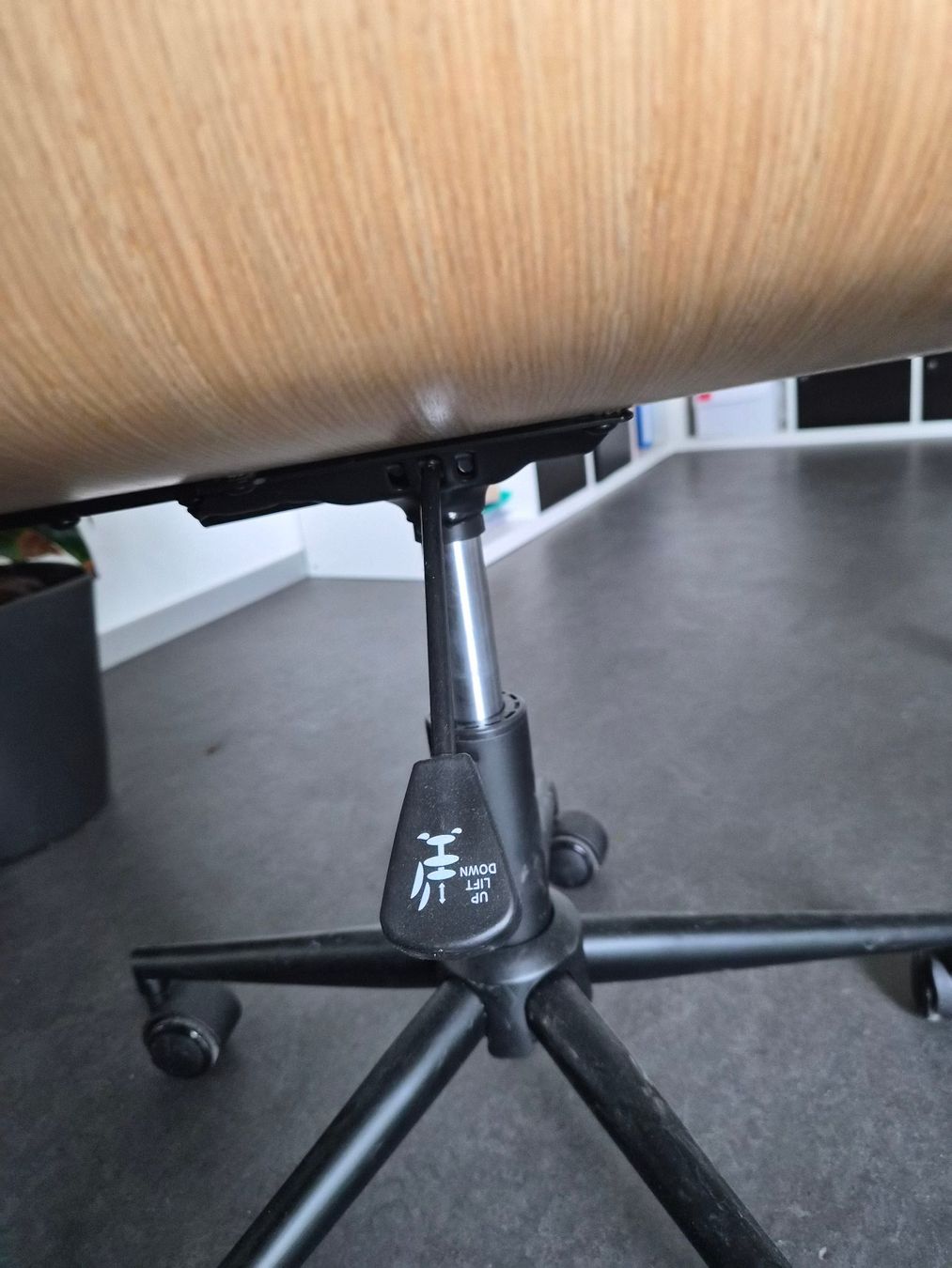 Sessel: 3 cool aussehende Lounge- oder Bürostühle – Gebraucht aus Elsau von heavypit 1