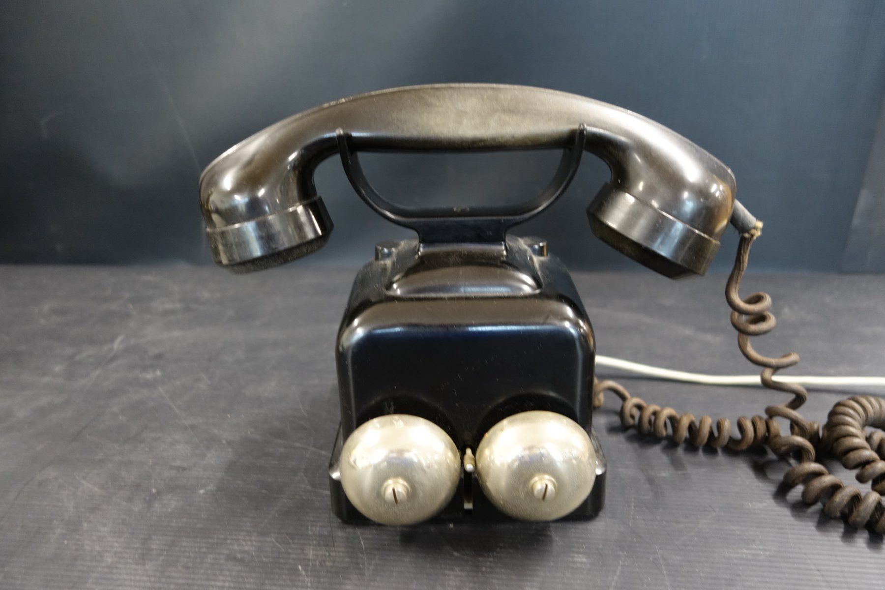 Telefoni: Antiker schwarzer Wählscheiben-Telefon-Klassiker – Usato da Basel venduto da bk_brockibasel 3