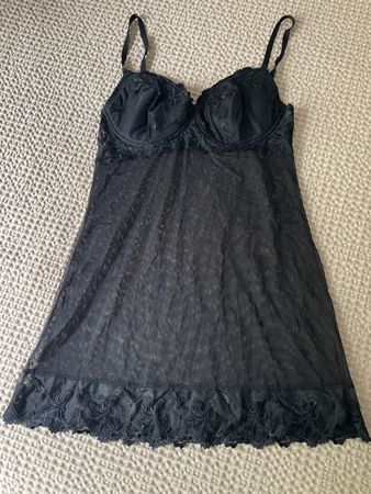 Schwarzes Negligee mit Spitze und B-Körbchen Grösse 85