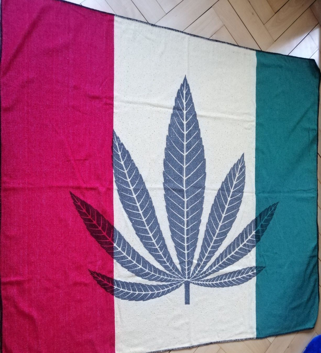 Decken: Decke Canabis – Gebraucht aus Biel/Bienne von M.D.C