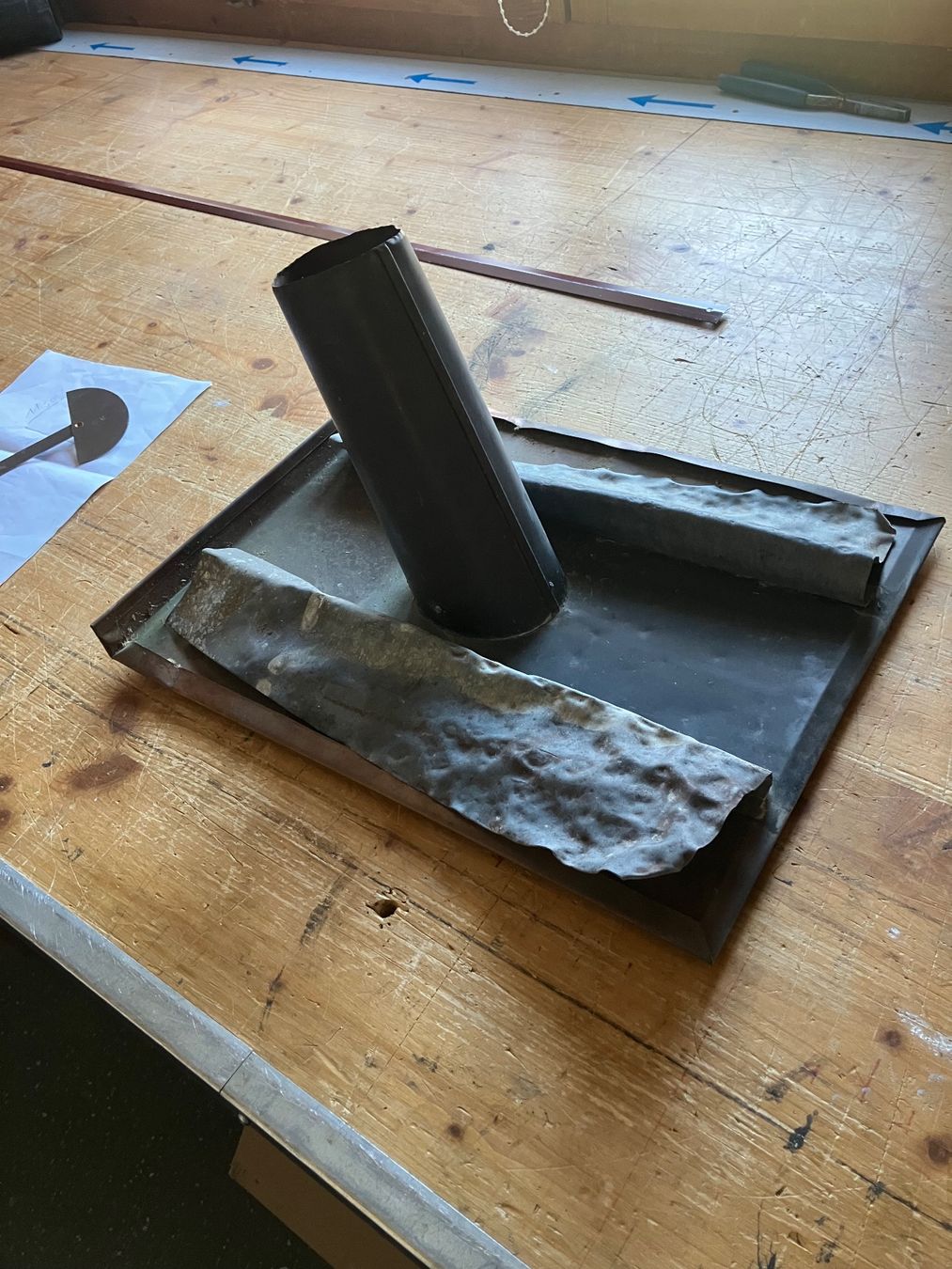 Altri materiali da costruzione: Dunstrohr- Einfassung Kupfer bis max.80mm Durchmesser – Usato da Spiez venduto da hinbieger