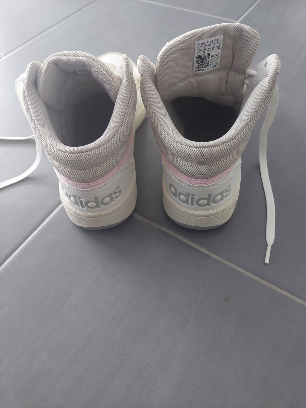 Adidas Scarpe da donna: Adidas Damenschuhe Grösse 39 1/3 – Usato da Bülach venduto da onkyo 2