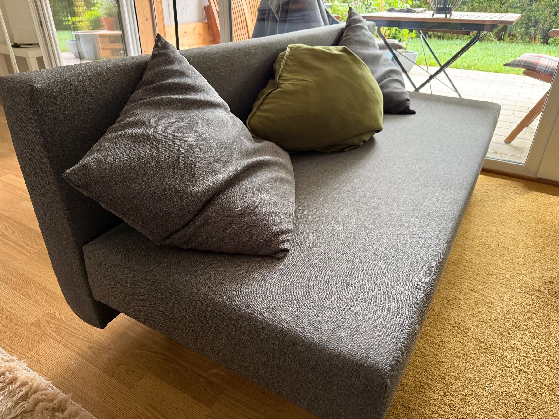 Divani: Top Zustand: Graues Schlafsofa mit Bettfunktion – Usato da Römerswil LU venduto da and_v985