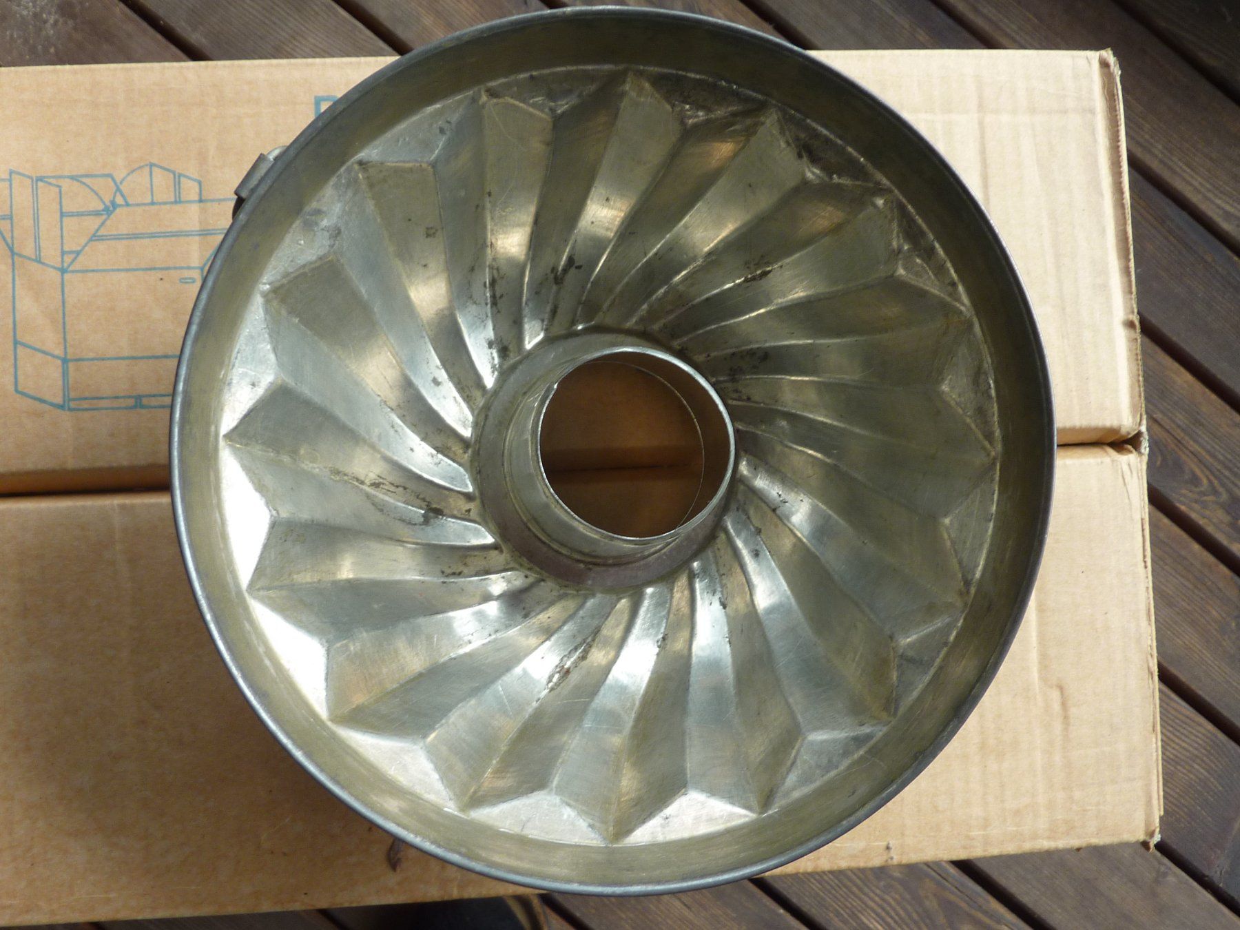 Teglie da forno: GUGELHOPFFORM METALL 24X11CM. – Usato da Zürich venduto da Rrehsuah 1