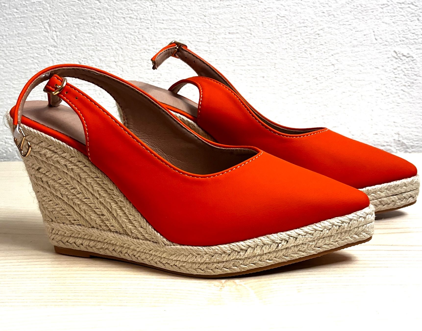 Scarpe da donna: Orange Keil High Heels Gr 36/37 – Usato da Domat/Ems venduto da Kollers65