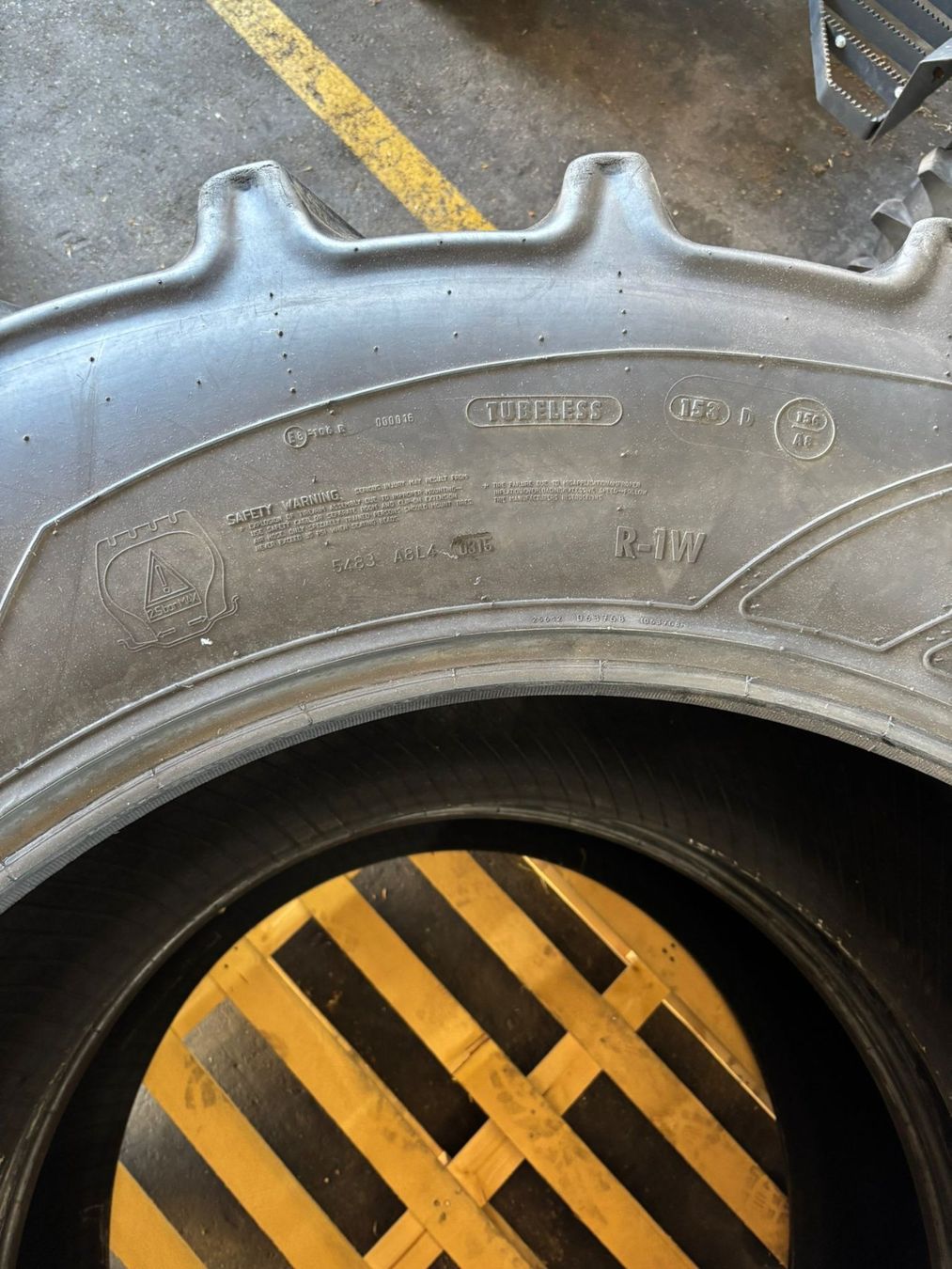 Continental Pneus & Kompletträder: Occ. Reifen 600/65 R38 – Gebraucht aus Ruswil von kurmann-technik 3