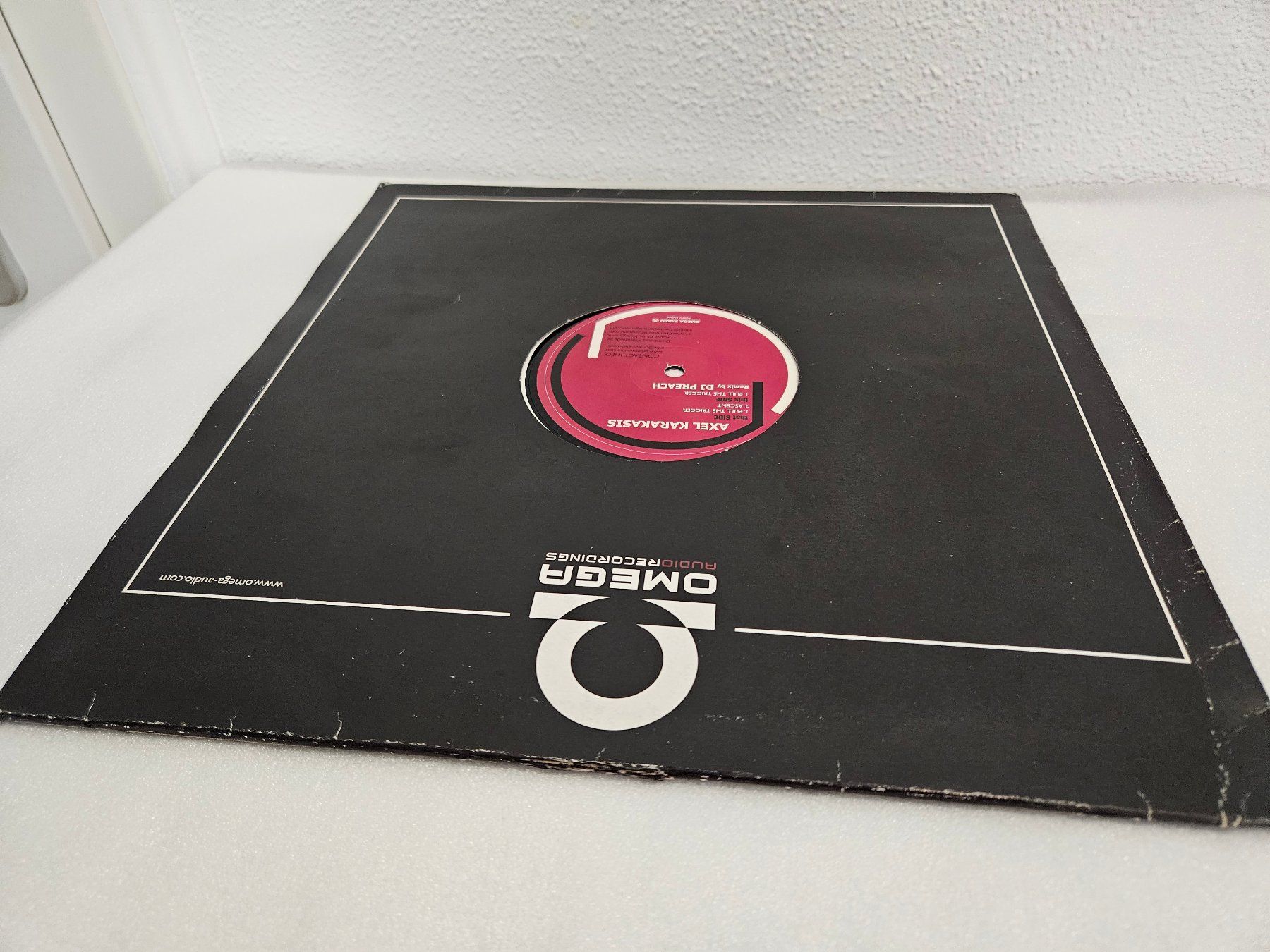 Dischi in vinile: Axel Karakasis – Pull The Trigger (Techno) – Usato da Uster venduto da Vinyl-Leidenschaft 2