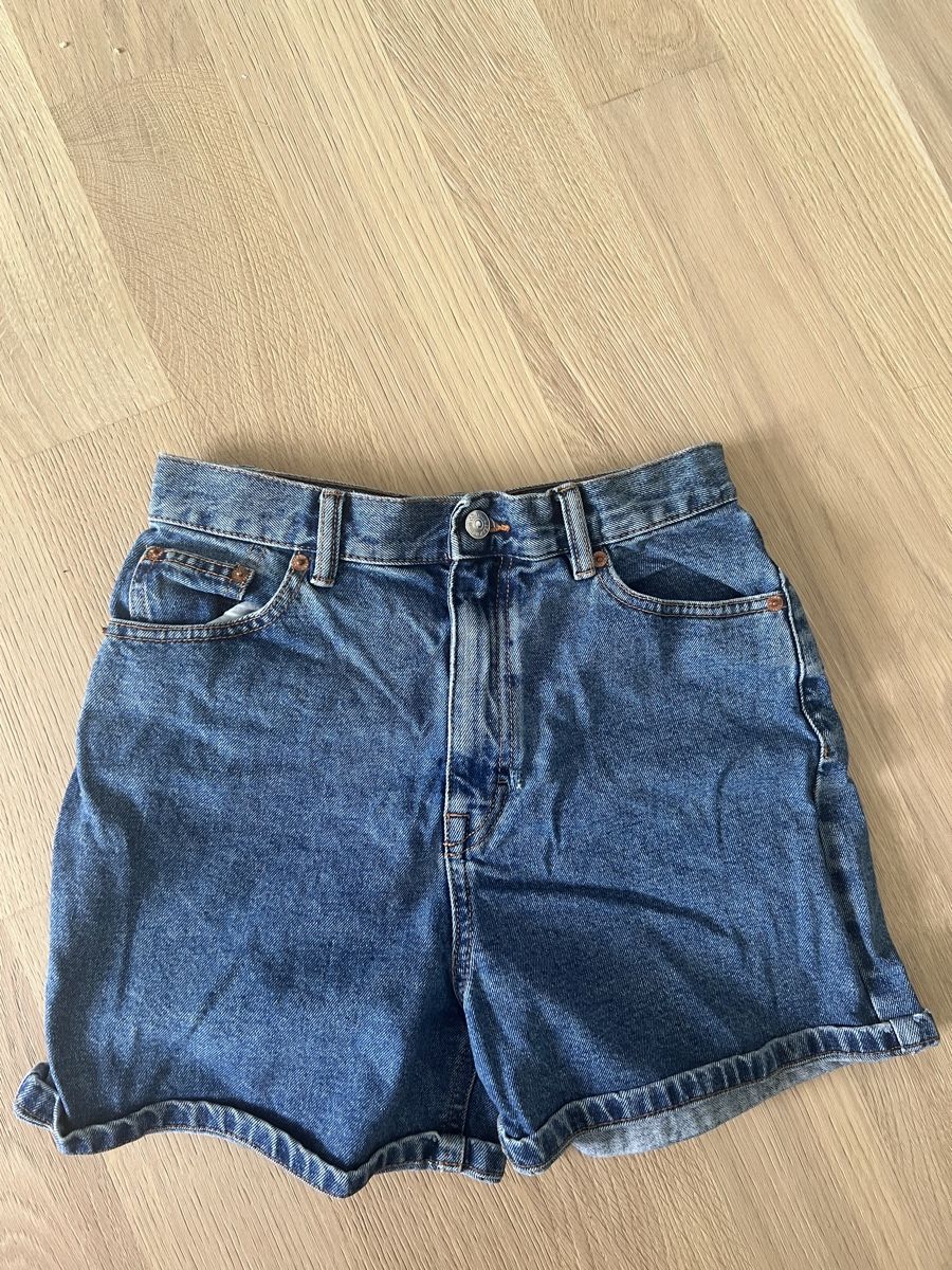 Pull&Bear Jeans: Hotpants Shorts, Pull & Bear Gr. 36 – Usato da Stein am Rhein venduto da Selomelo.