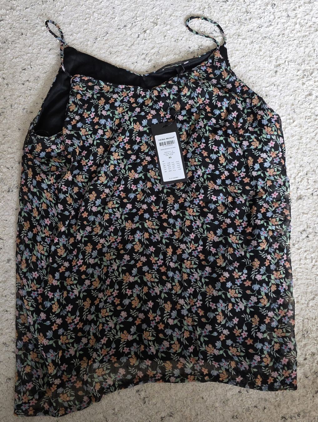 Vero Moda Top: Top Vero Moda fleuri neuf avec étiquette, XS – Nuovo e nell'imballaggio originale da Vevey venduto da Renka2011