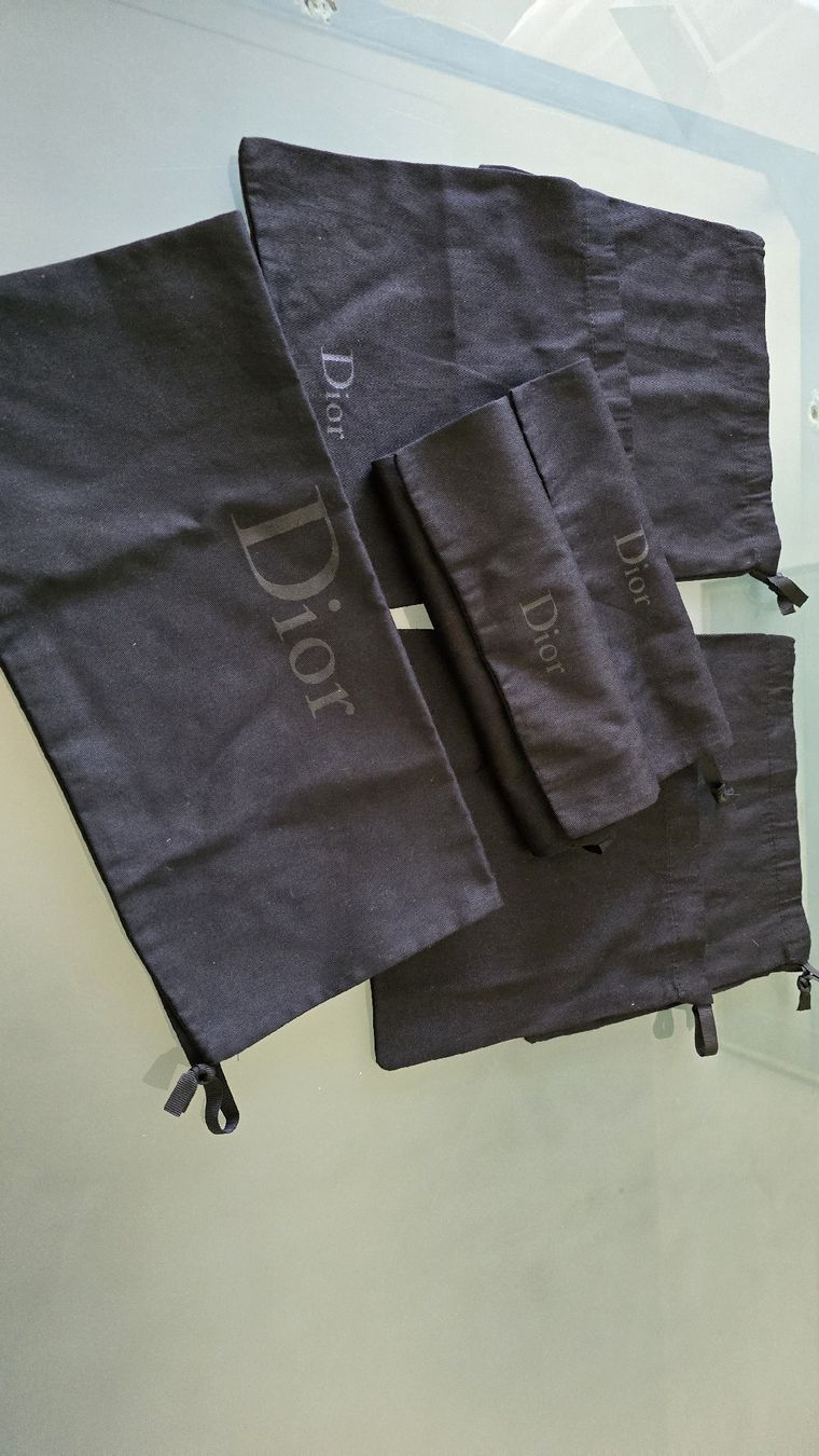 Dior Borse: Dior Staubbeutel Set neuwertig 6 Stk – Nuovo (secondo la descrizione) da wallisellen venduto da funkelsternchen5