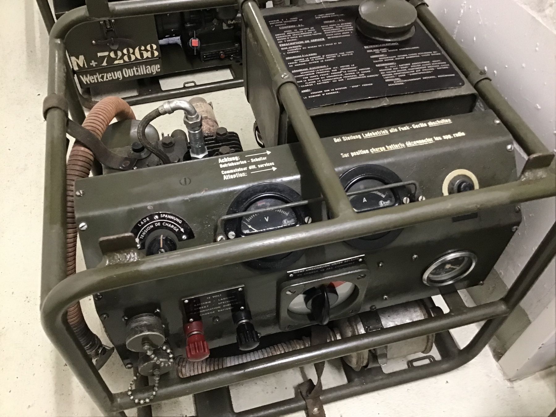 Generatori di corrente: Generator Armee 12 Volt 4-Takt Motor – Usato da Rüschlikon venduto da am6000