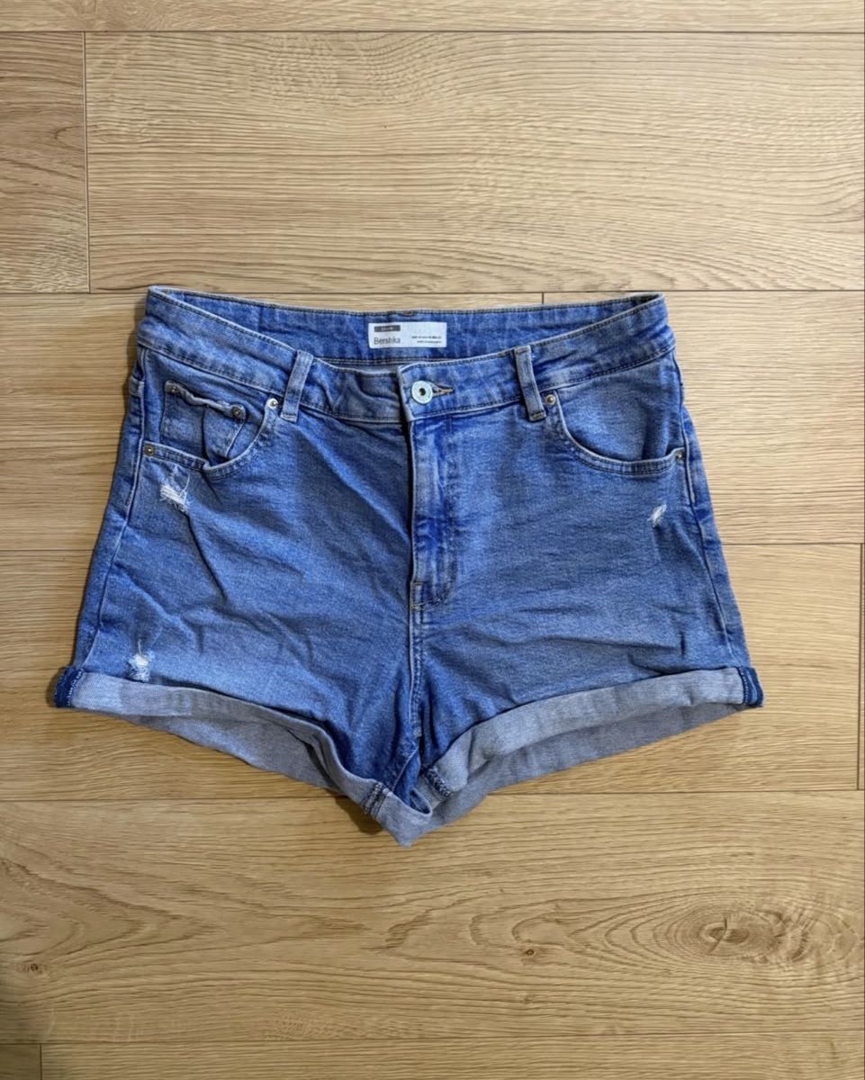 Bershka Jeans: Bershka - Shorts Jeans - Taille 40 – Usato da Belmont-Lausanne venduto da Michelle_Srdr_ 1