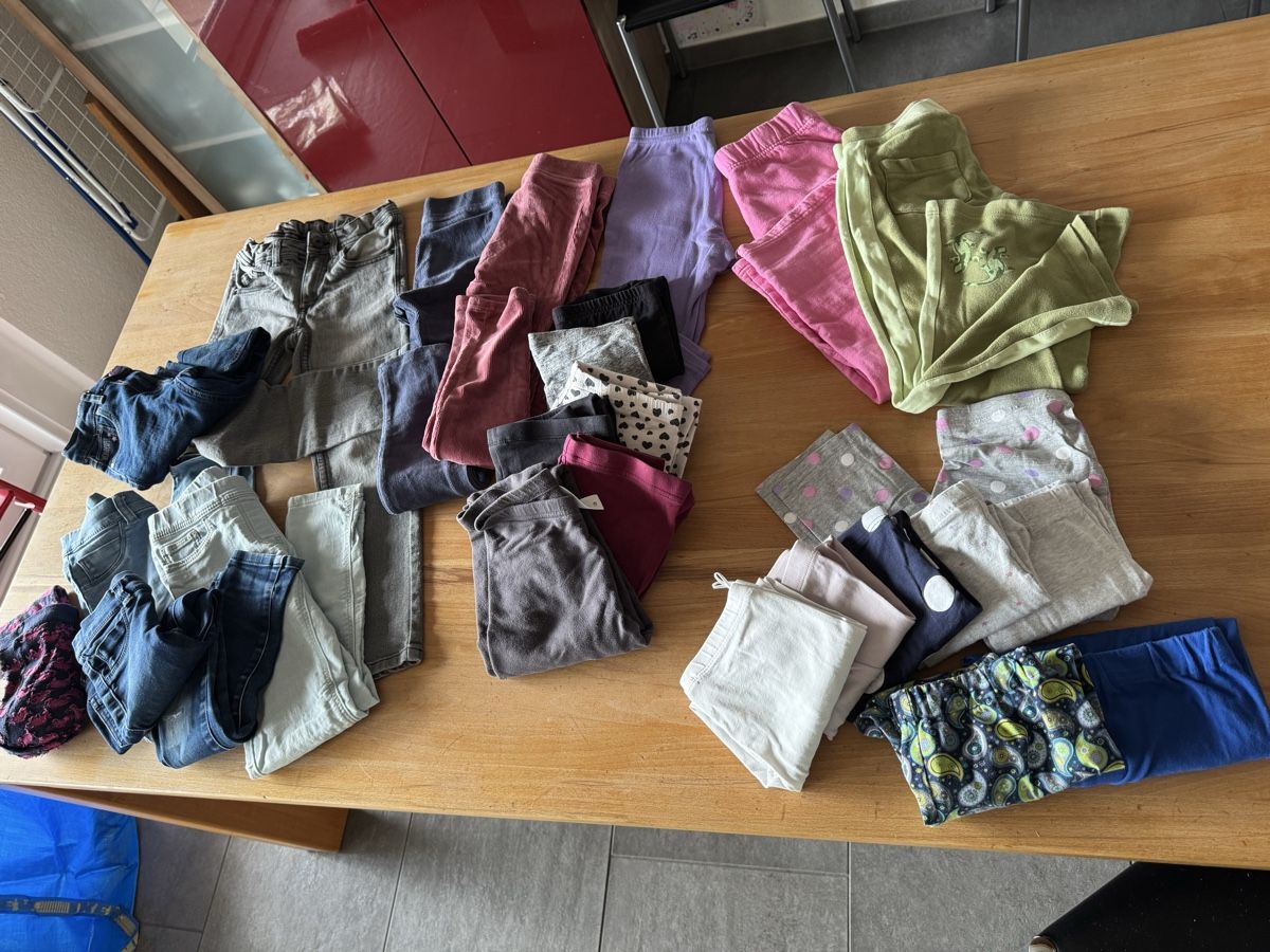 Lotti & Set di vestiti: Grosses Mädchen Kleiderpaket Grösse 128 – Usato da Lyssach venduto da tom1981 9
