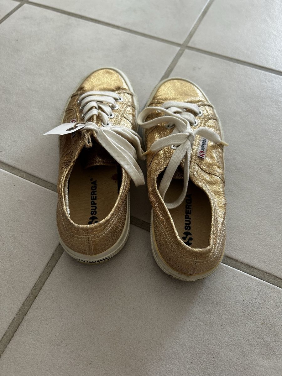 Superga Scarpe da donna: Superga Sneakers 37 goldig – Usato da Winterthur venduto da Sunshineandrain 1