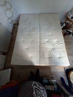 Bett aus Massivholz mit Matratze guter Zustand