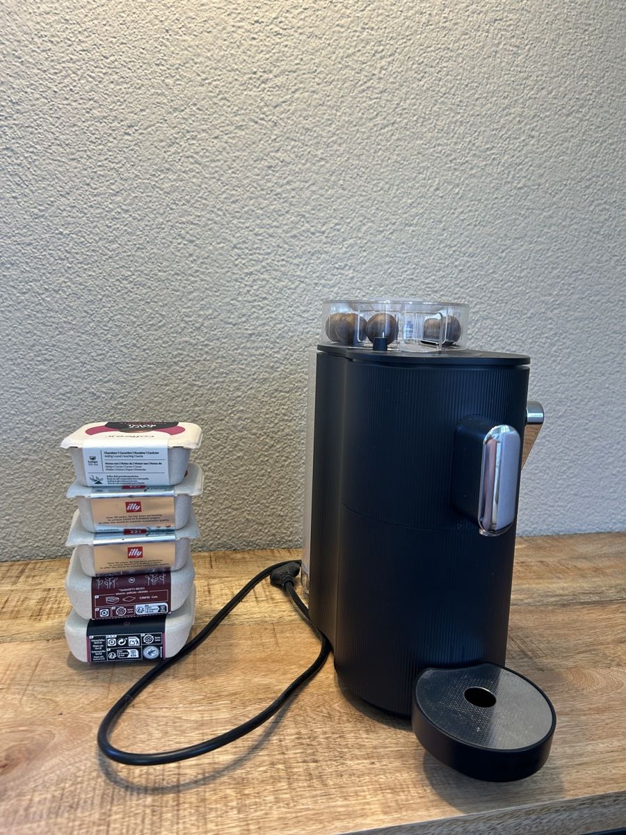 Coffee B Macchine per caffè & Macchine per espresso: Coffee B Maschine + Kapseln – Usato da Einsiedeln venduto da Matomim