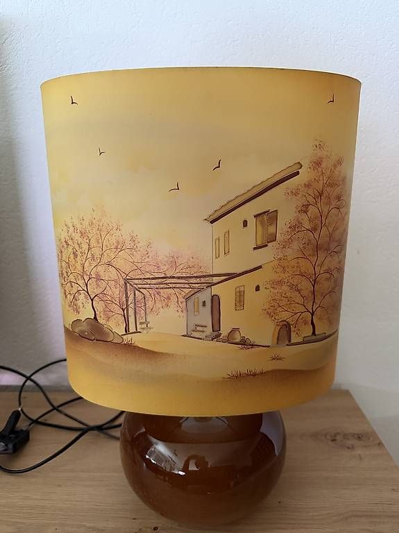 Lampes: Très jolie lampe – D'occasion à Botyre (Ayent) par Claude-EvelyneS