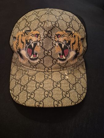 Casquette Gucci motif tigre GG Supreme