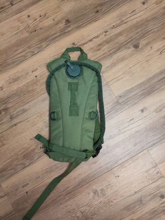 Trinkrucksack oliv grün gebraucht in gutem Zustand