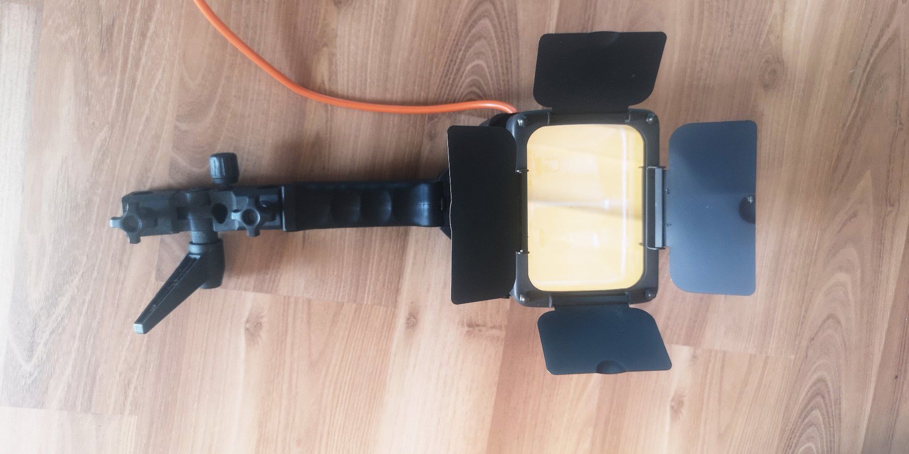 Lampen: UNOMAT LX700GKF VIDEOLEUCHTE – Gebraucht aus Zürich von zweisonn