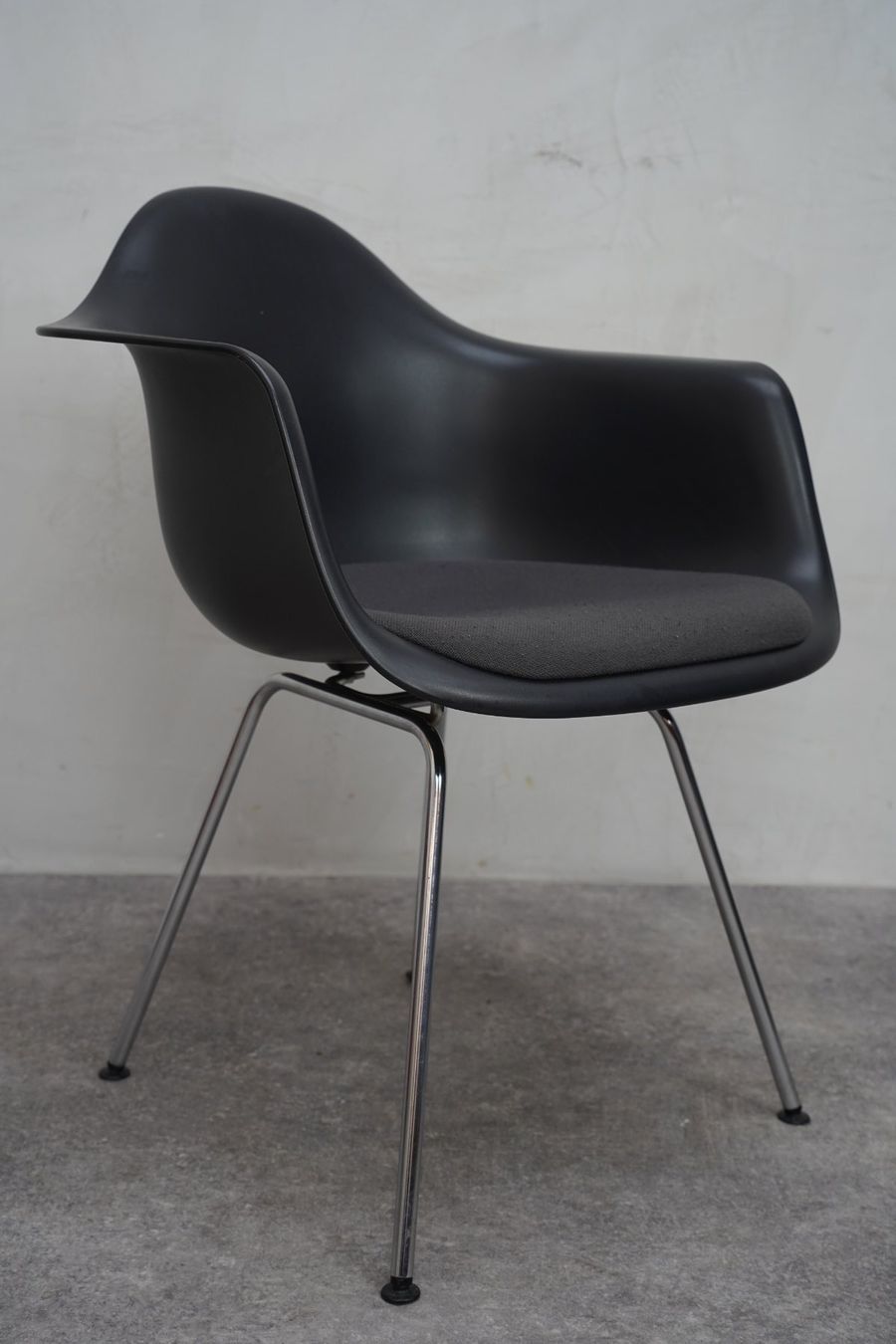 Vitra Fauteuils: Fauteuil Eames DAX, Vitra – D'occasion à Bulle par ABELiAM