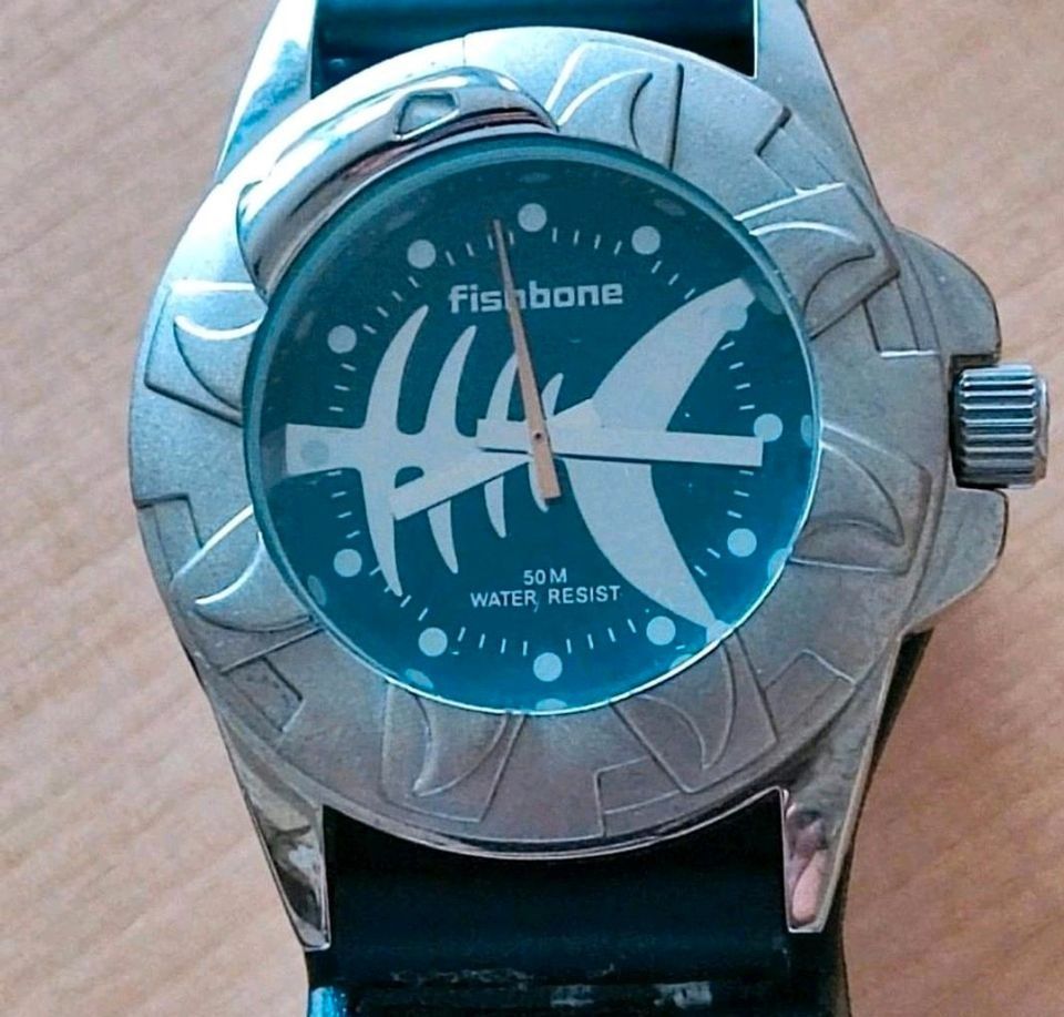 Montres: Fishbone  Armband-Uhr. 50 M / Wasser Resistent – D'occasion à Allenwinden par Obalu 3