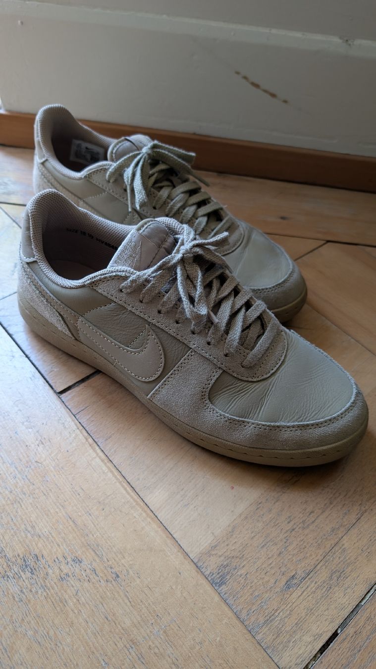 Nike Scarpe da uomo: Nike neuwertig Gr. 44.5 – Nuovo (secondo la descrizione) da Zürich venduto da adormideras