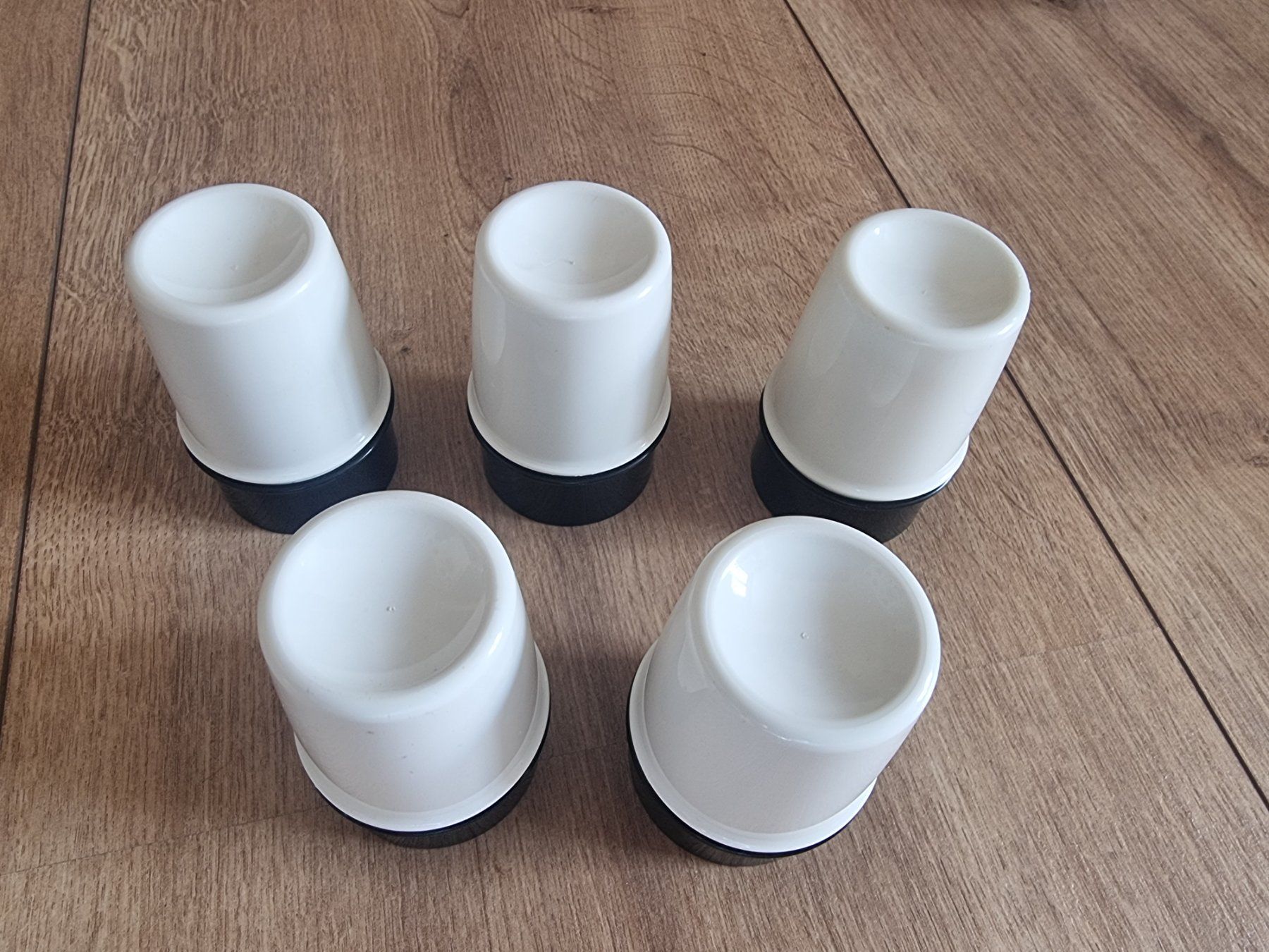 5 Tupperware Eierbecher Black and White (Gebraucht) in Lotzwil für CHF 25 – mit Lieferung auf Ricardo kaufen