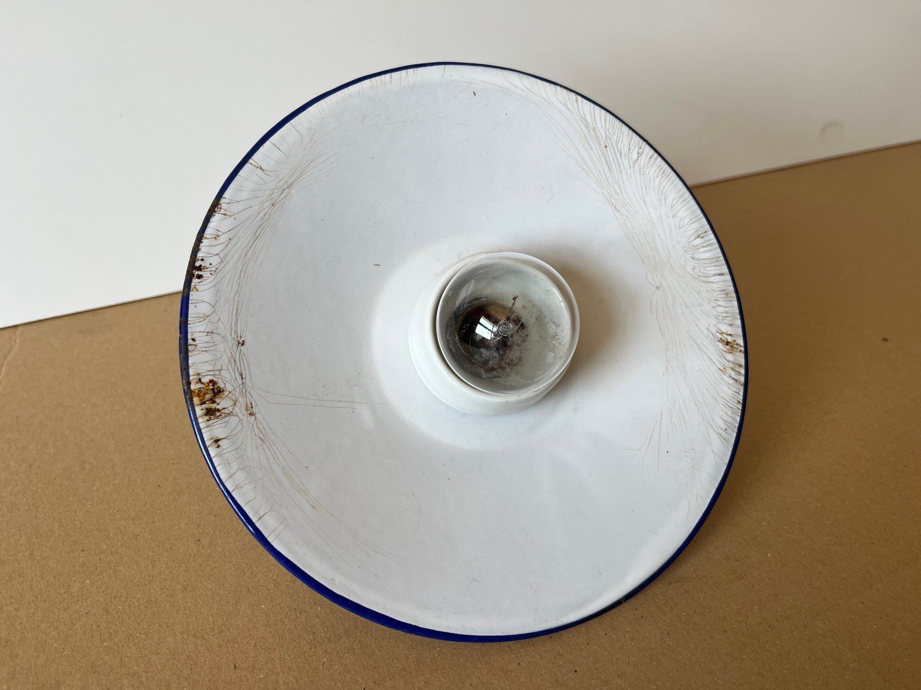Lampen: Kellerlampe Stalllampe emailliert vintage E – Gebraucht aus Unterkulm von esco 4