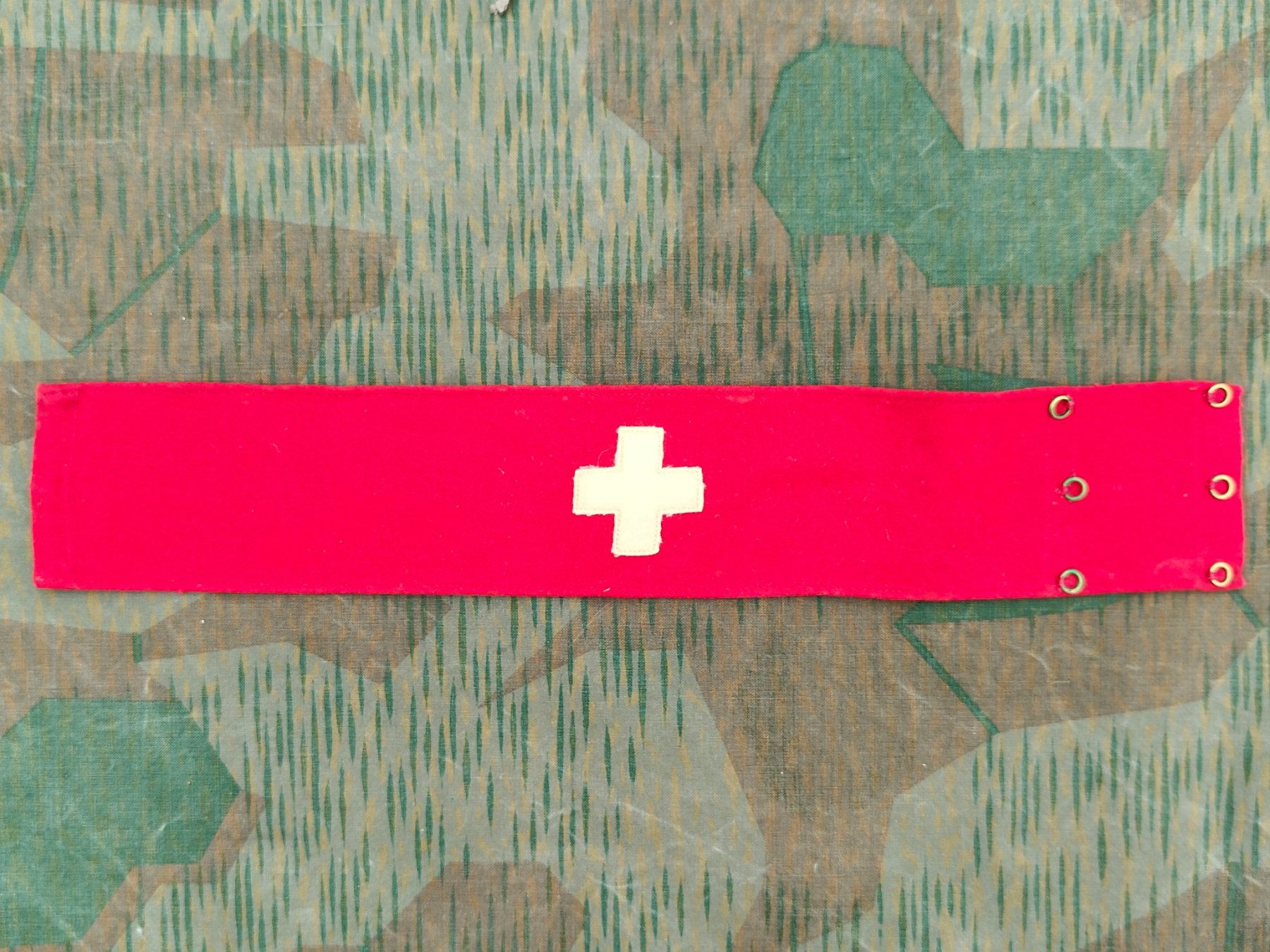 Schweizer Armee Uniformi: Eidgenössische Armbinde Ord. 1840, Variante 1 – Usato da Bauma venduto da SwissMilitaria 1
