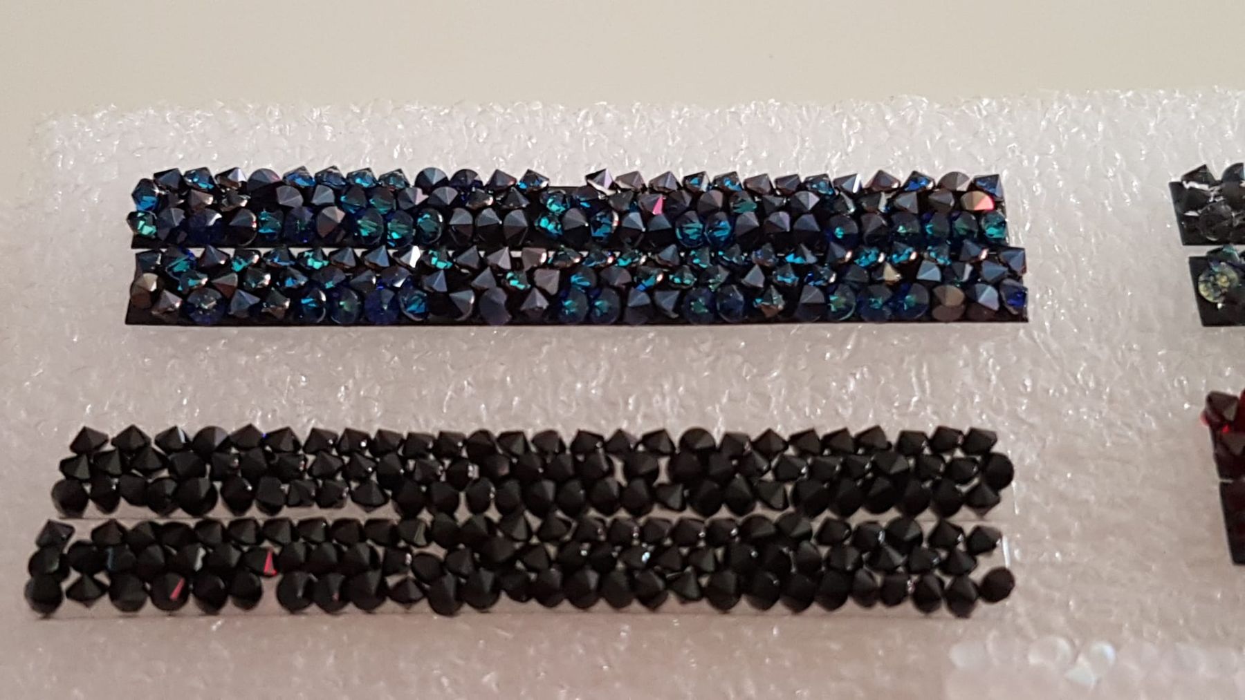 Swarovski Statuette: Swarovski Cry Fine Rocks 2St. 5 Farben. – Nuovo (secondo la descrizione) da Zürich venduto da 280_yc86 1
