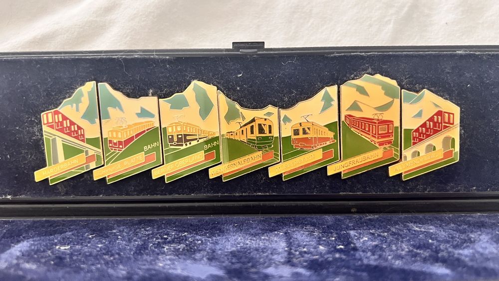 Queen Anstecknadeln Set - 4-teiliges Pin Set In Geschenkbox