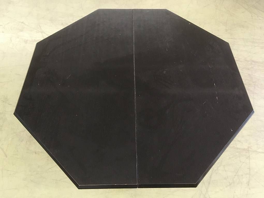 Set de table et chaises: Table noire avec 4 chaises – D'occasion à Avry-sur-Matran par DBxx 3