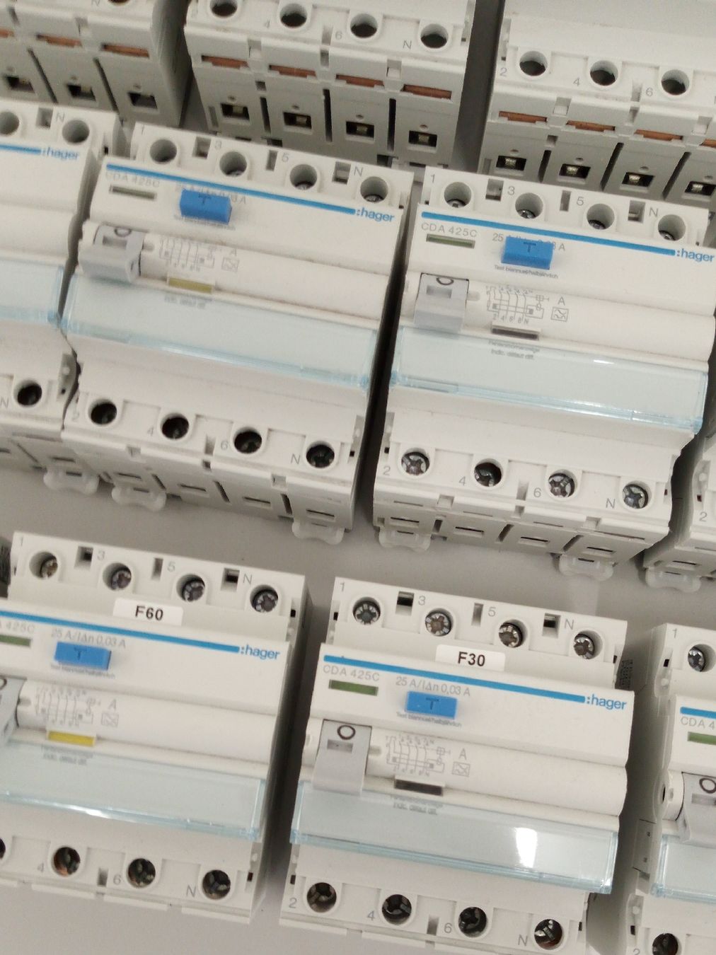 Hager Componenti elettronici: Hager Sicherungen CDA 425C 25A – Nuovo (secondo la descrizione) da Basel venduto da Fahrenheitcycling 1