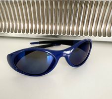 sportliche Sonnenbrille in blau