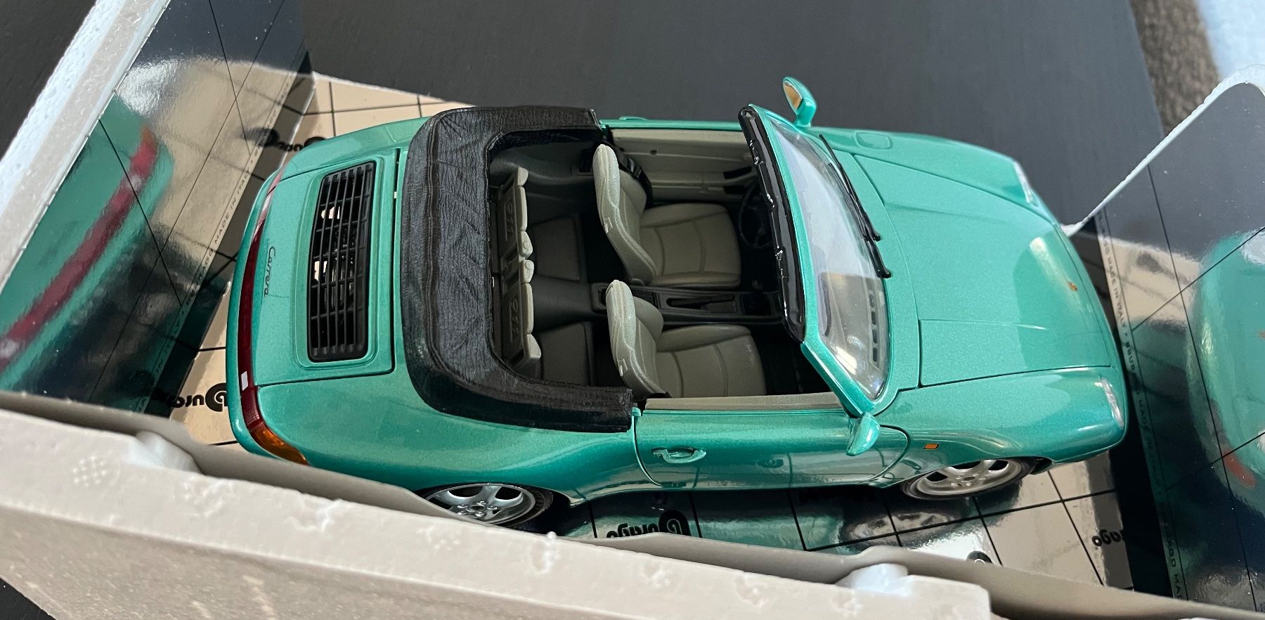 Porsche Modellautos: Porsche 911 Carrera Cabriolet '94 1:18 – Gebraucht aus St-Cergue von ncu_t267 3