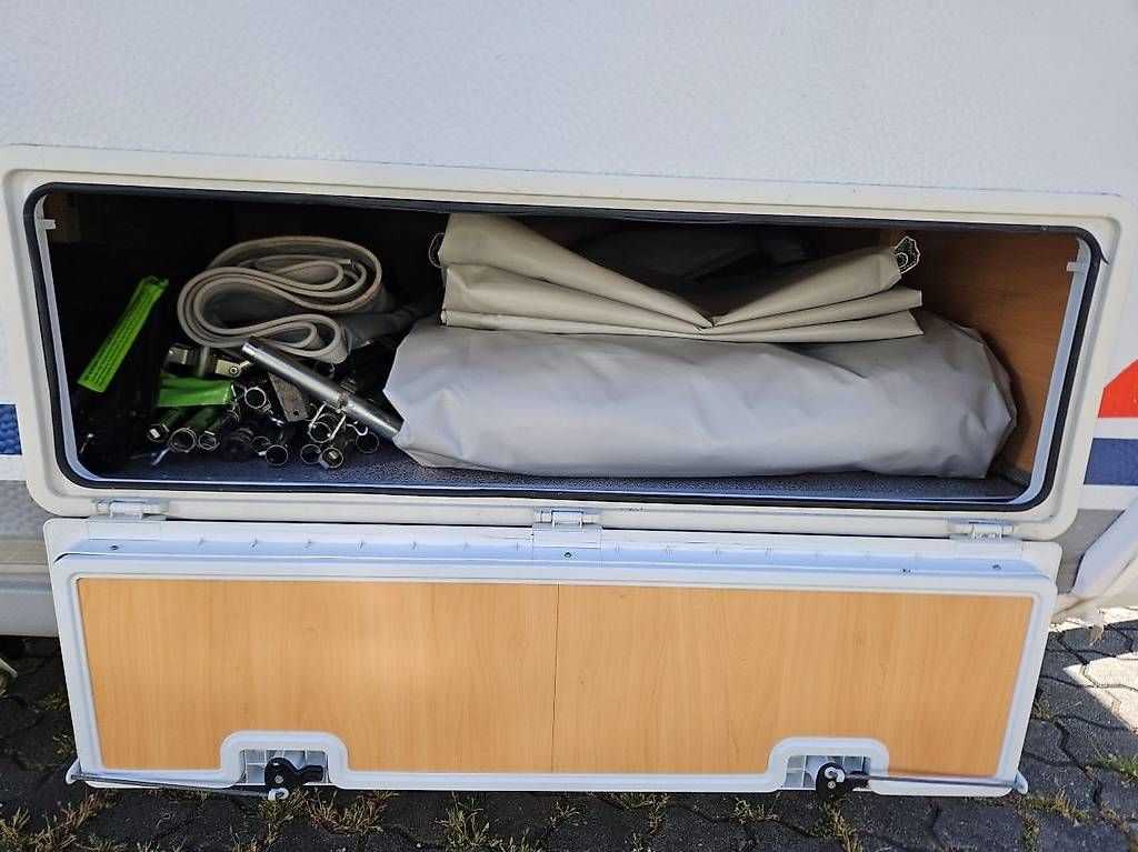 Veicoli da campeggio: A vendre Dethleffs Camper avec auvent 4 saisons – Usato da Belmont-Yverdon venduto da FloridaJeep 9