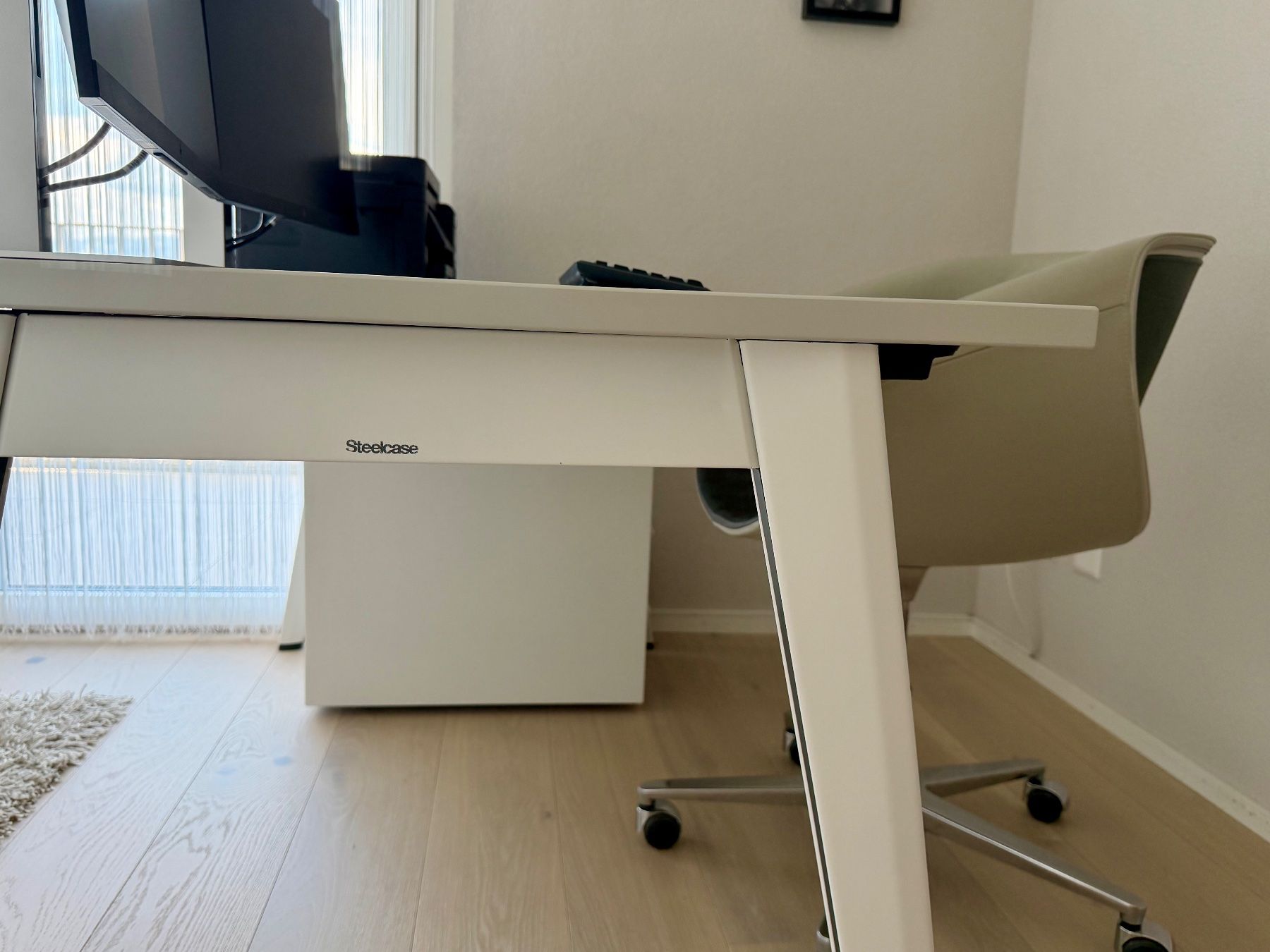 Steelcase Scrivanie: Bureau STEELCASE avec corps de bureau. – Usato da Neyruz FR venduto da Patricia.G. 1