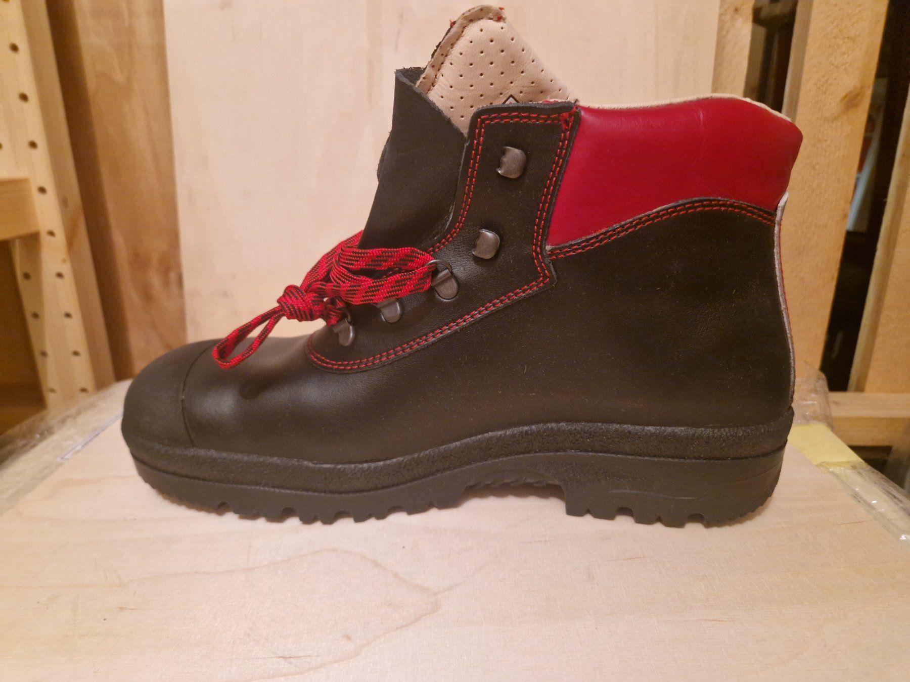 Scarpe da uomo: Chaussures de sécurité - Schuetze Schuhe 850 -45 – Nuovo e nell'imballaggio originale da NYON venduto da artnetgallery 2