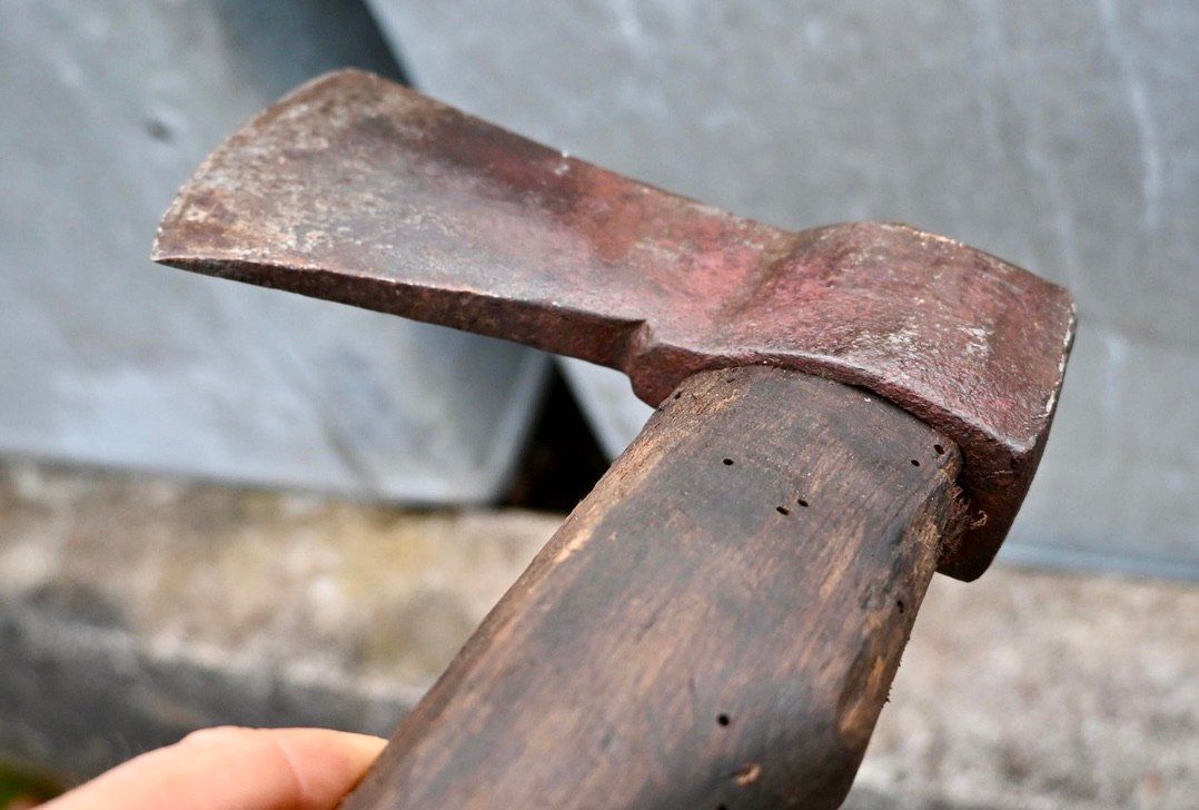 Tutti gli attrezzi: antikes HANDBEIL geschmiedet Länge 39cm – Usato da Pfaffhausen venduto da mono_rec 6
