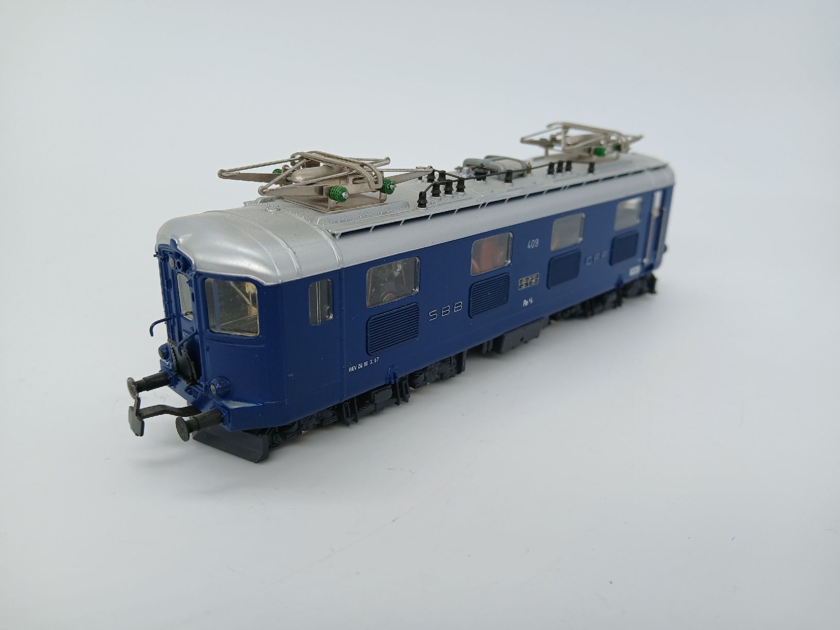 Hag Modelleisenbahnen: HAG 233 Re 4/4 I Blau – Defekt aus Interlaken von F.Loco 1